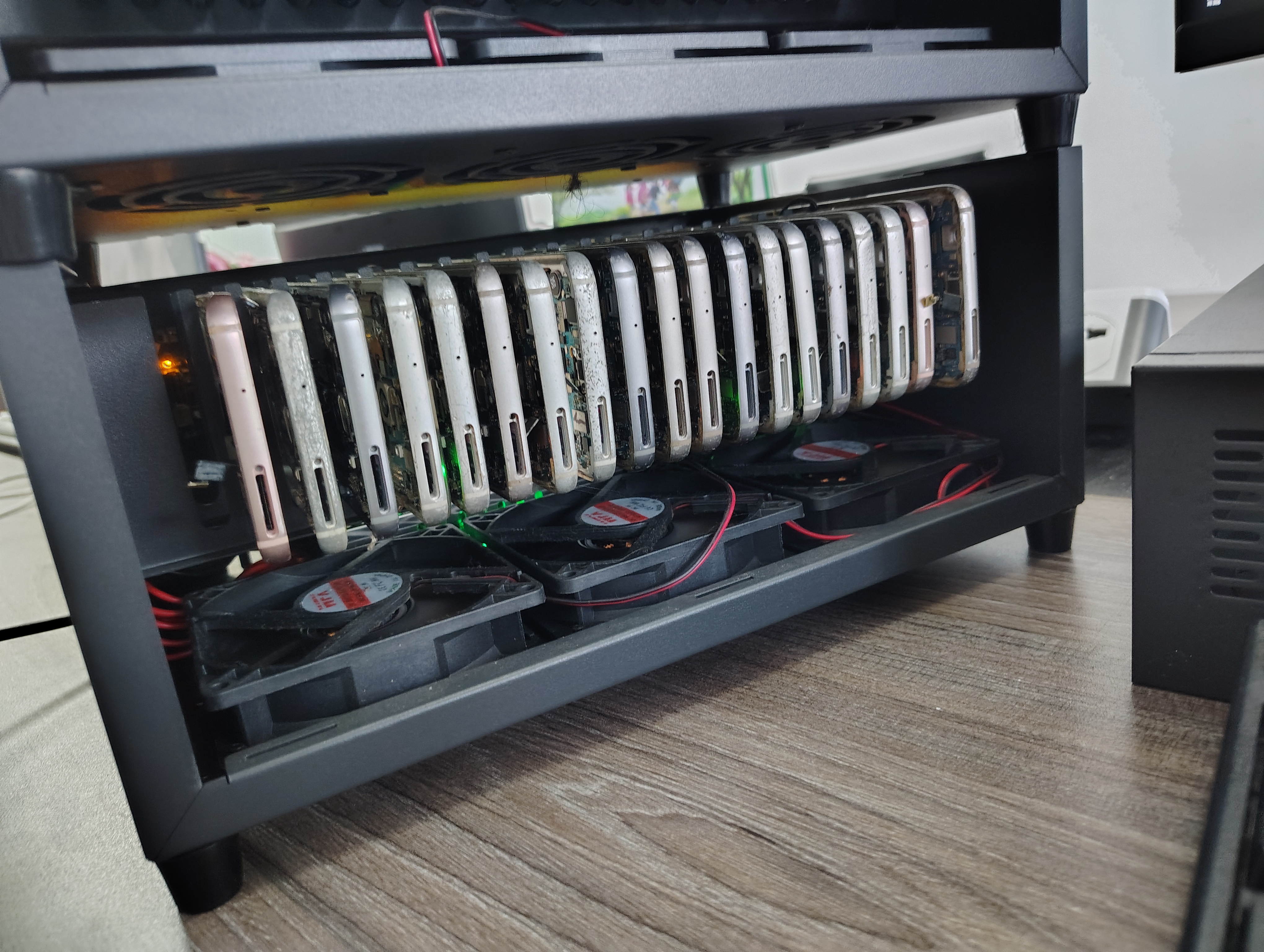 lắp đặt Box Phone Farm tại Masteri West Heights